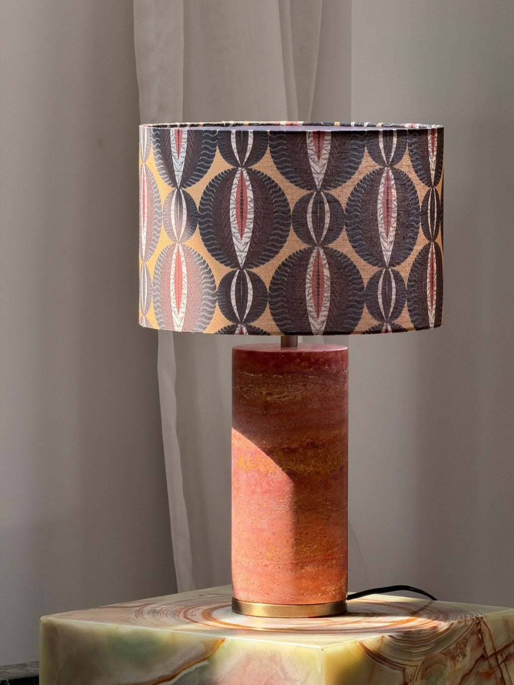 Lampe à poser moderne Hob en pierre, Travertin Vert marbre et beige