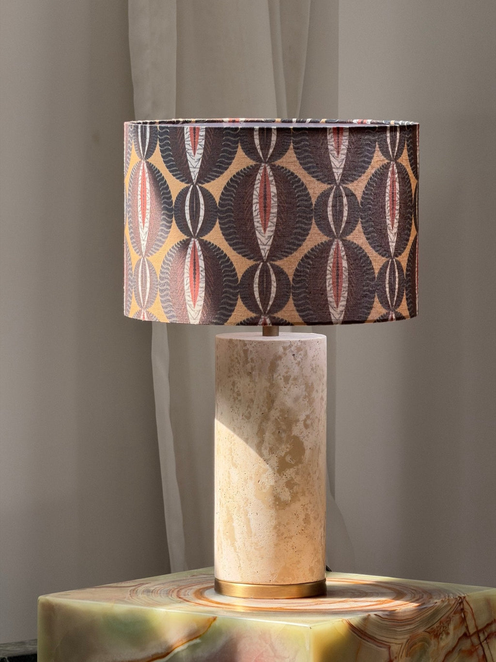 Lampe à poser moderne Hob en pierre, Marbre Rouge travertin et beige