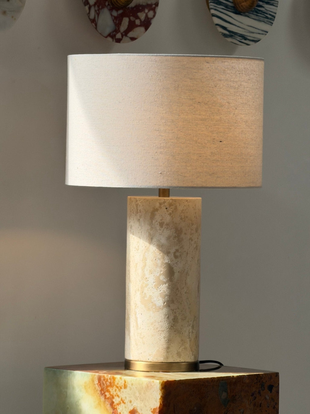 Lampe à poser moderne Hob en pierre, Marbre Rouge travertin et noir