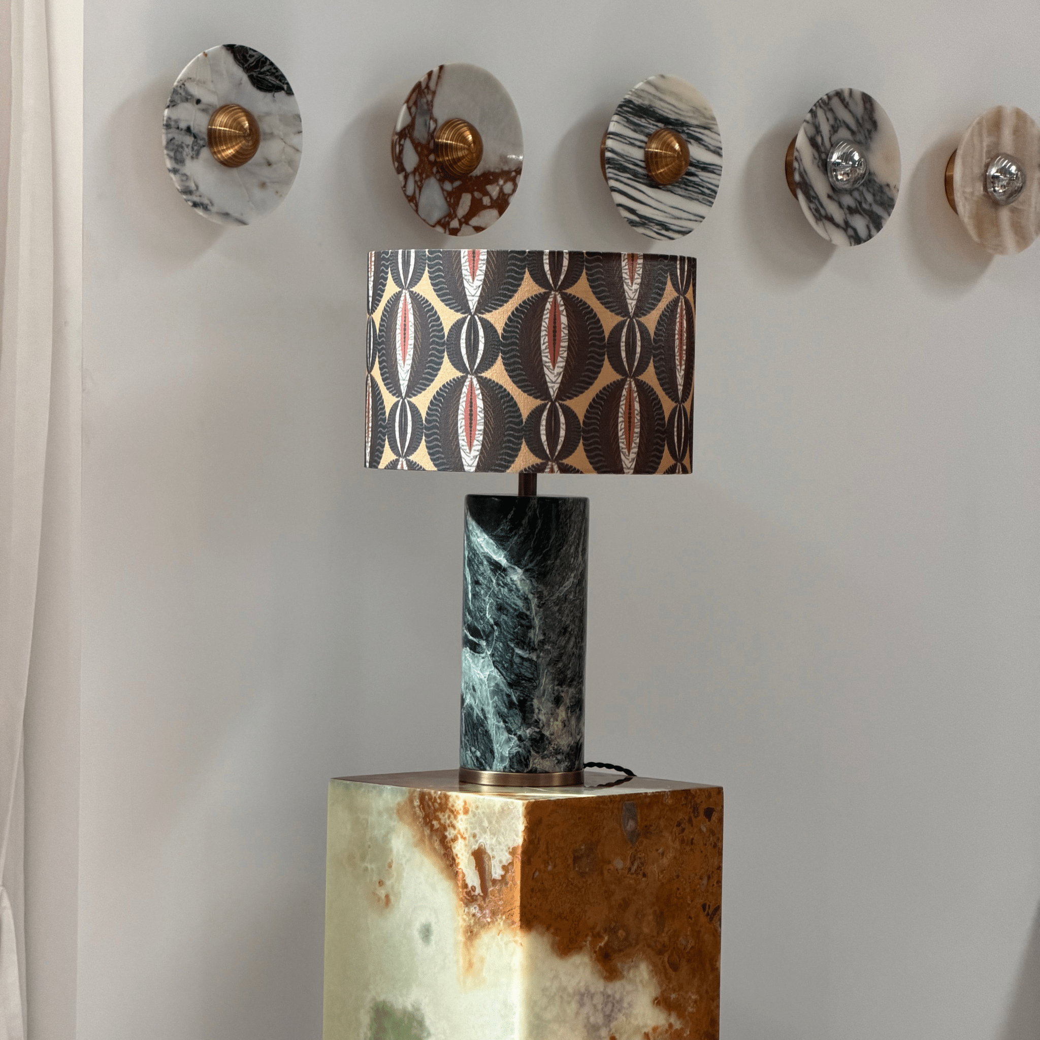 Lampe à poser moderne Hob en pierre, Travertin Vert marbre et noir