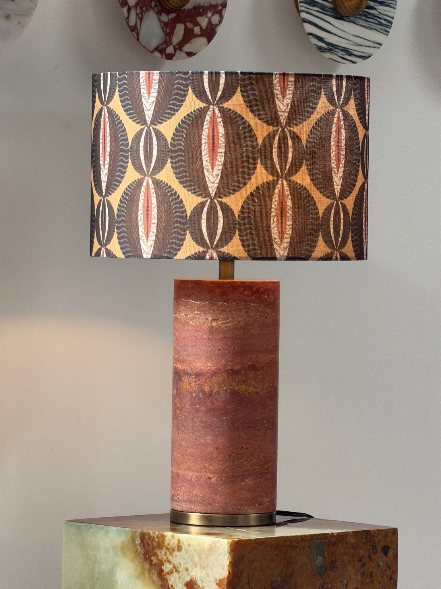 Lampe à poser moderne Hob en pierre, Marbre Rouge travertin et beige