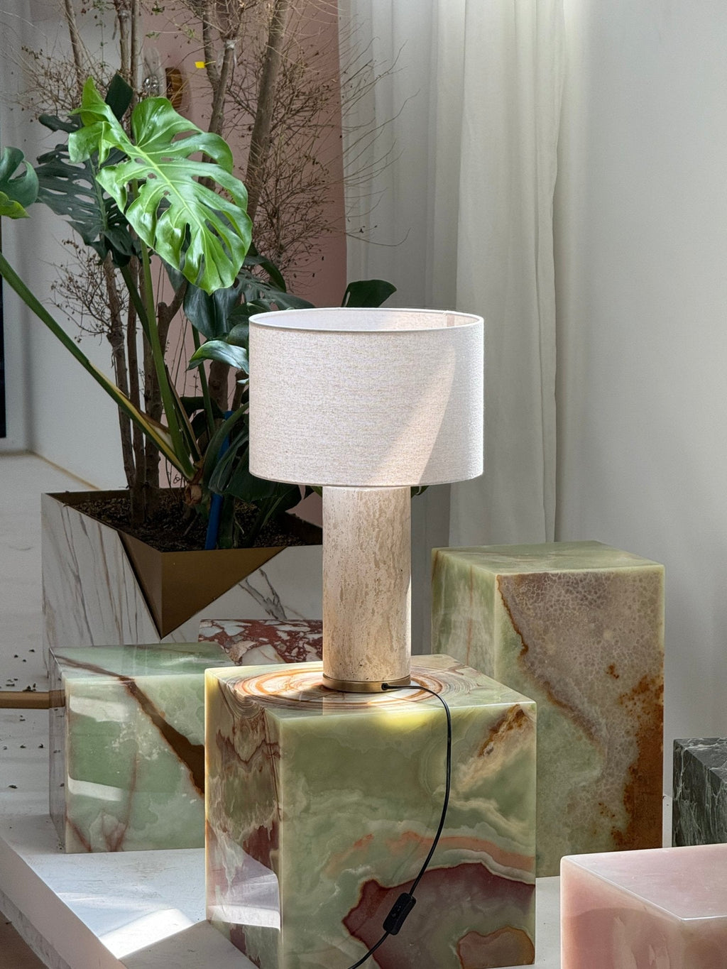 Lampe à poser moderne Hob en pierre, Travertin Vert marbre et beige