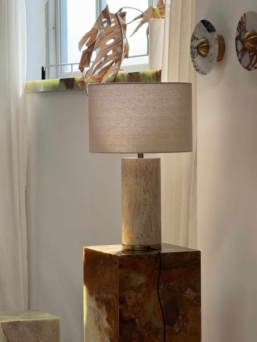 Lampe à poser moderne Hob en pierre, Travertin Vert marbre et noir