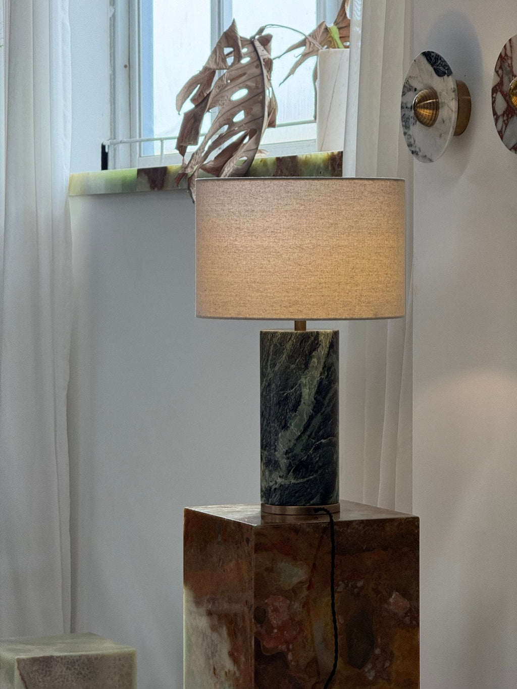 Lampe à poser moderne Hob en pierre, Travertin Vert marbre et noir