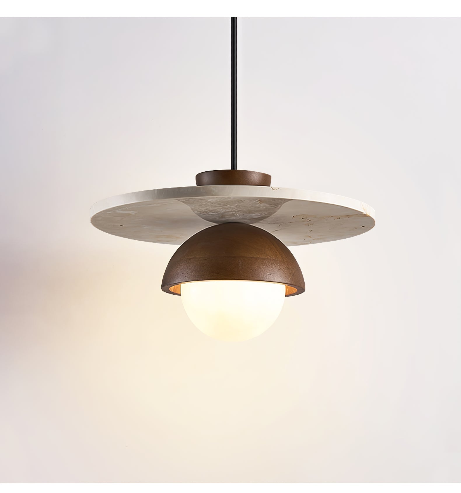 Suspension moderne Ormr en Travertin jaune et noyer