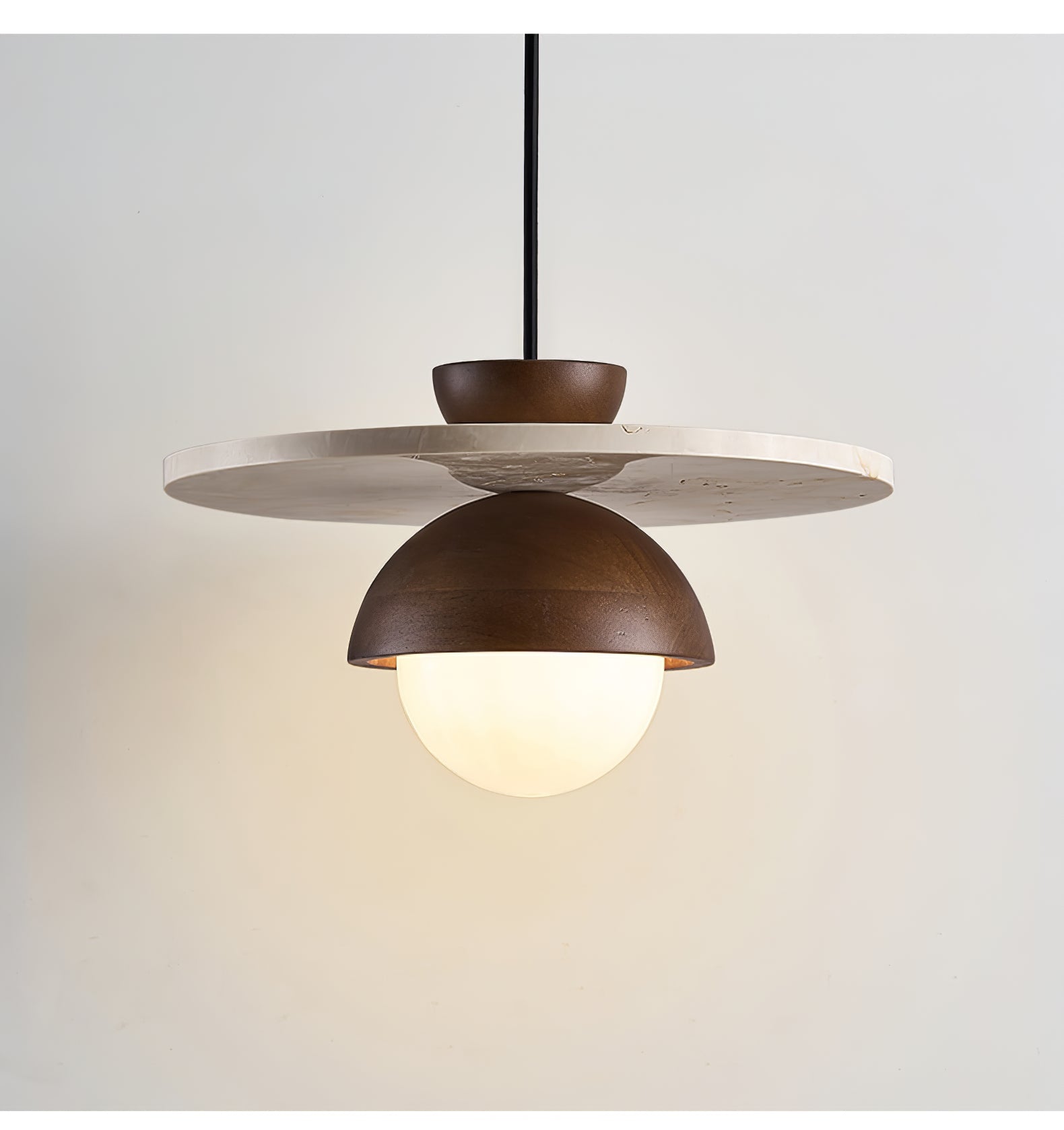 Suspension moderne Ormr en Travertin jaune et noyer