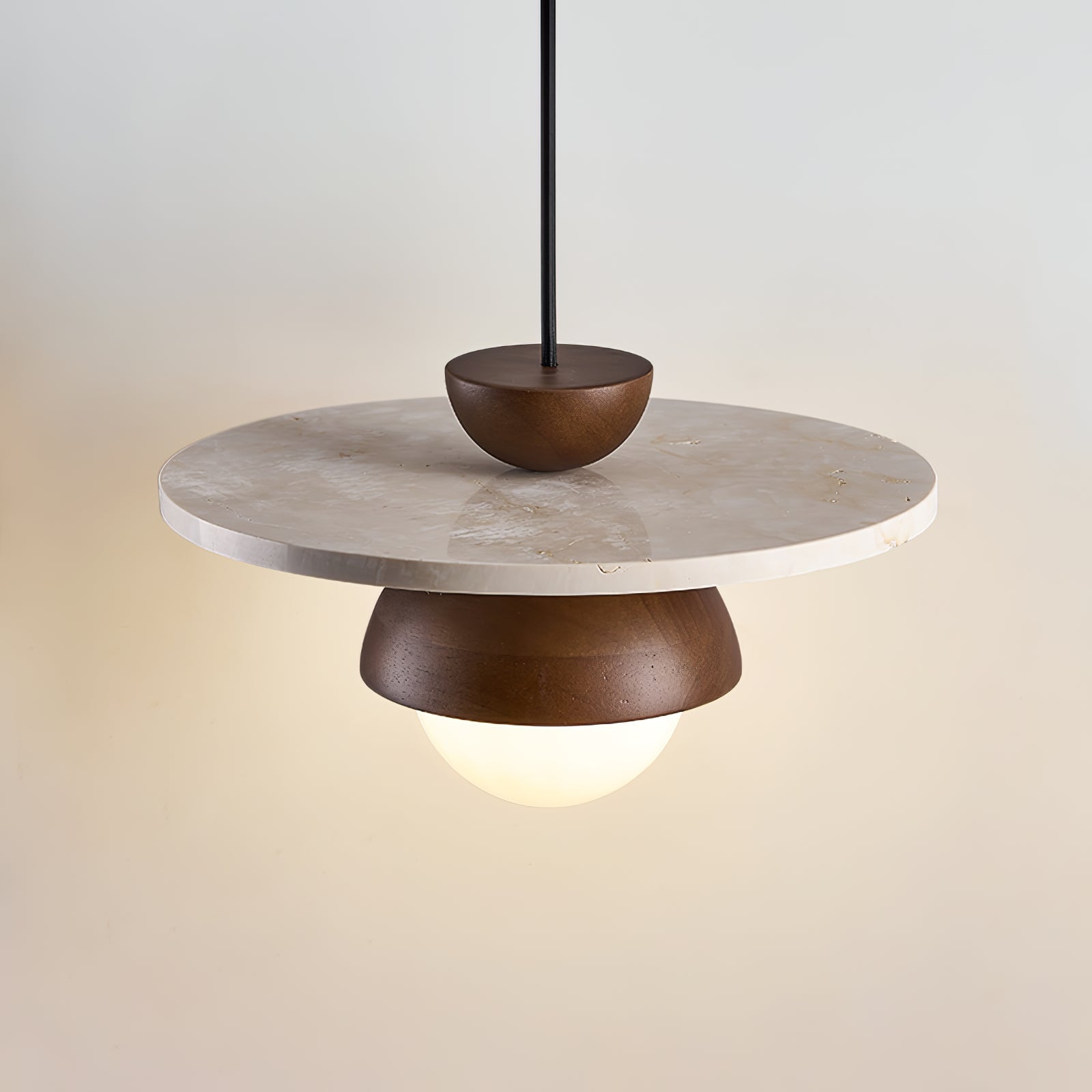 Suspension moderne Ormr en Travertin jaune et noyer