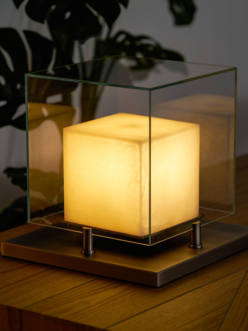 Lampe à poser moderne Creed en Albâtre Noir et transparent et blanc