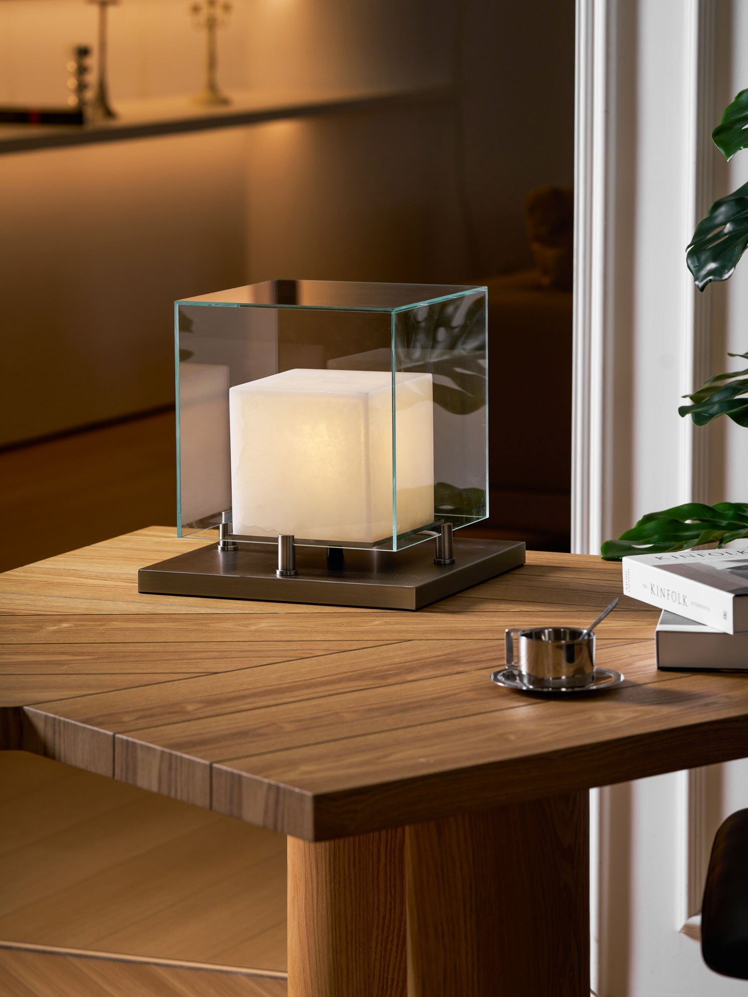 Lampe à poser moderne Creed en Albâtre Noir et transparent et blanc