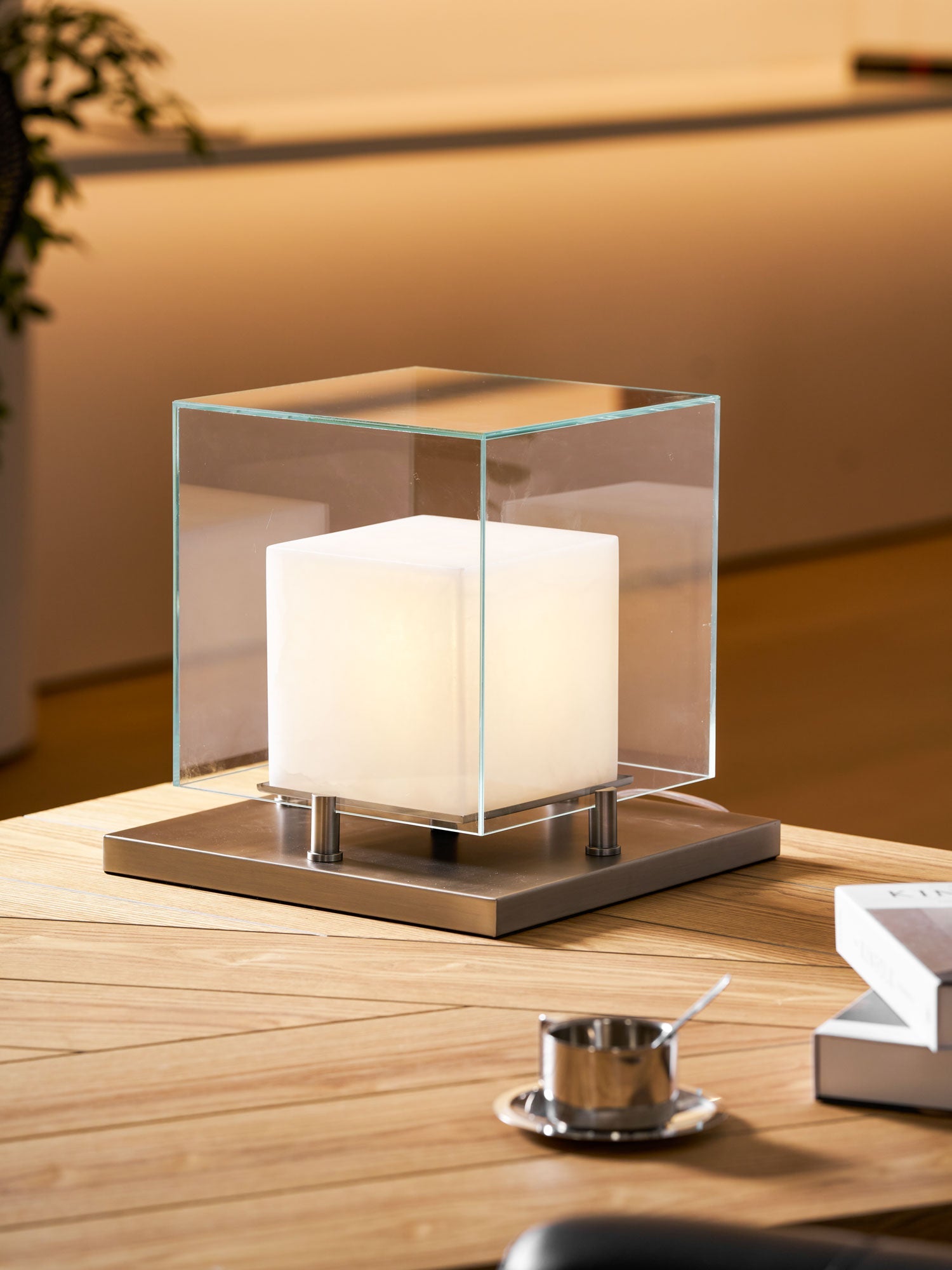 Lampe à poser moderne Creed en Albâtre Noir et transparent et blanc