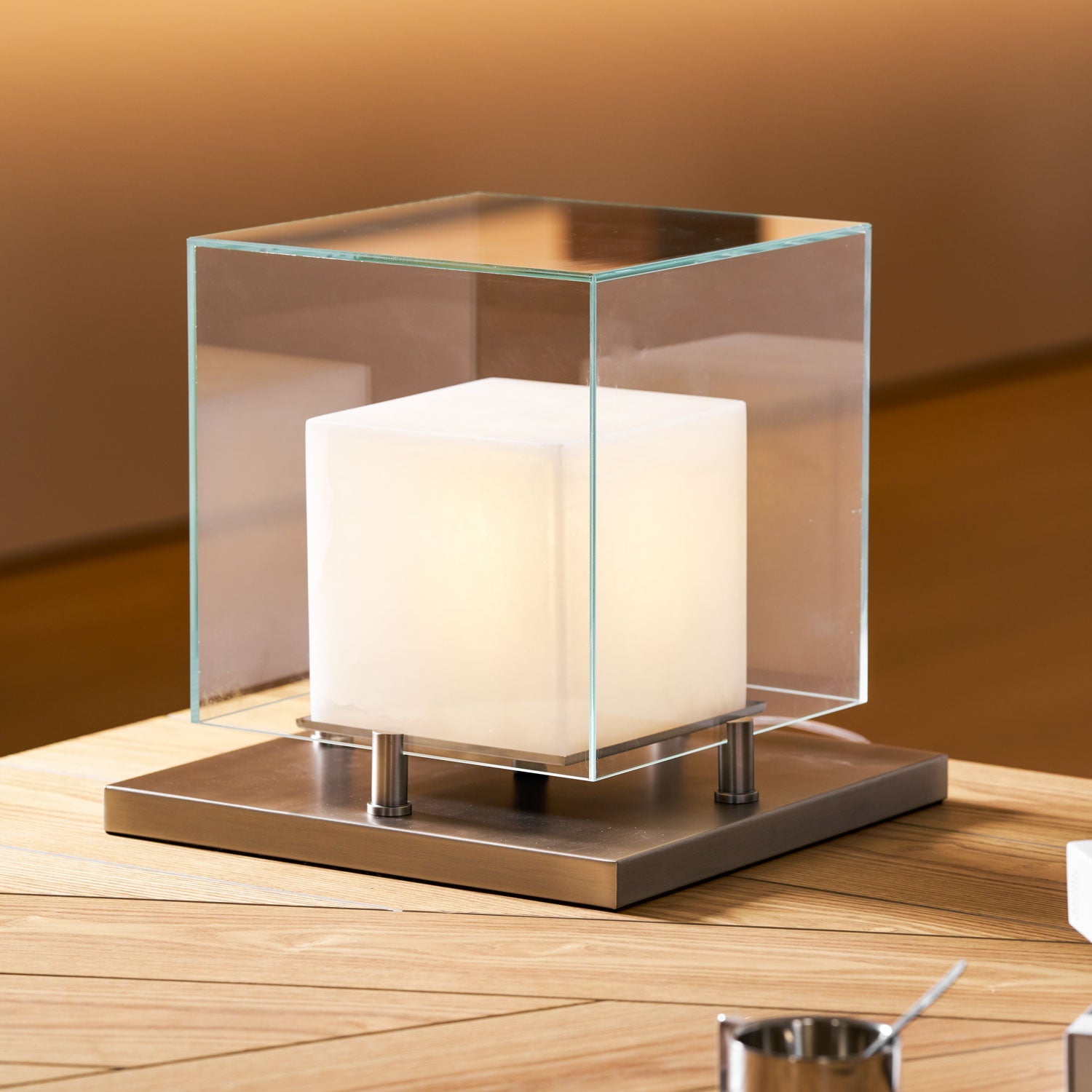 Lampe à poser moderne Creed en Albâtre Noir et transparent et blanc