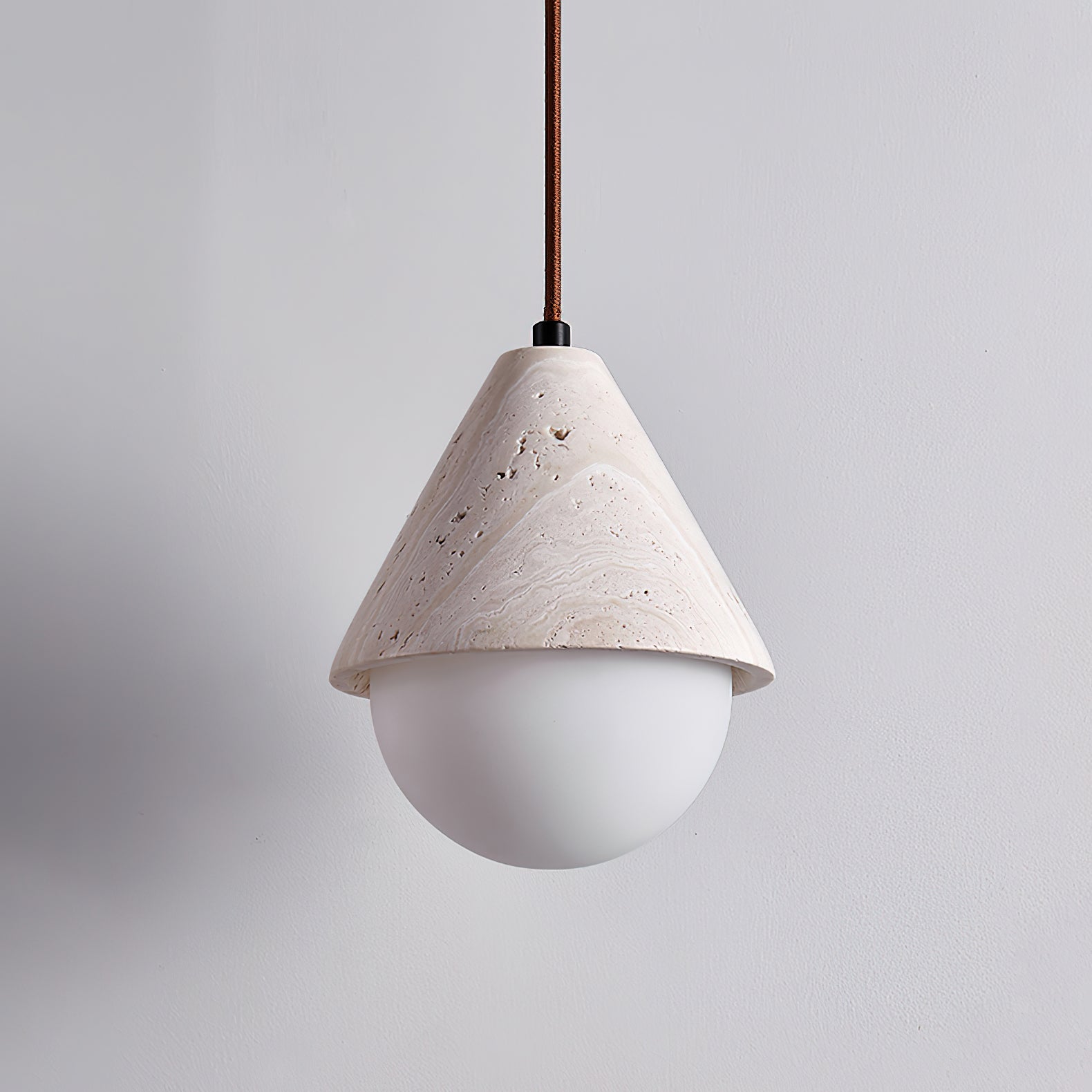 Suspension moderne Stephan en Travertin jaune et blanc