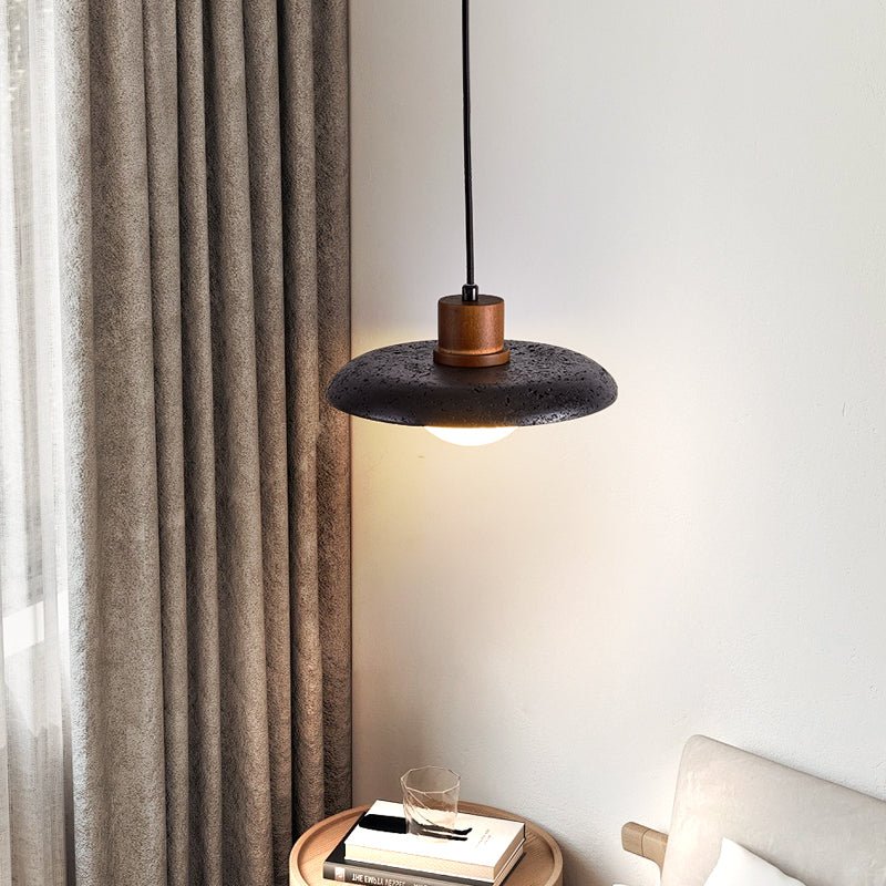 Suspension moderne Ewing en pierre Noir travertin et noyer