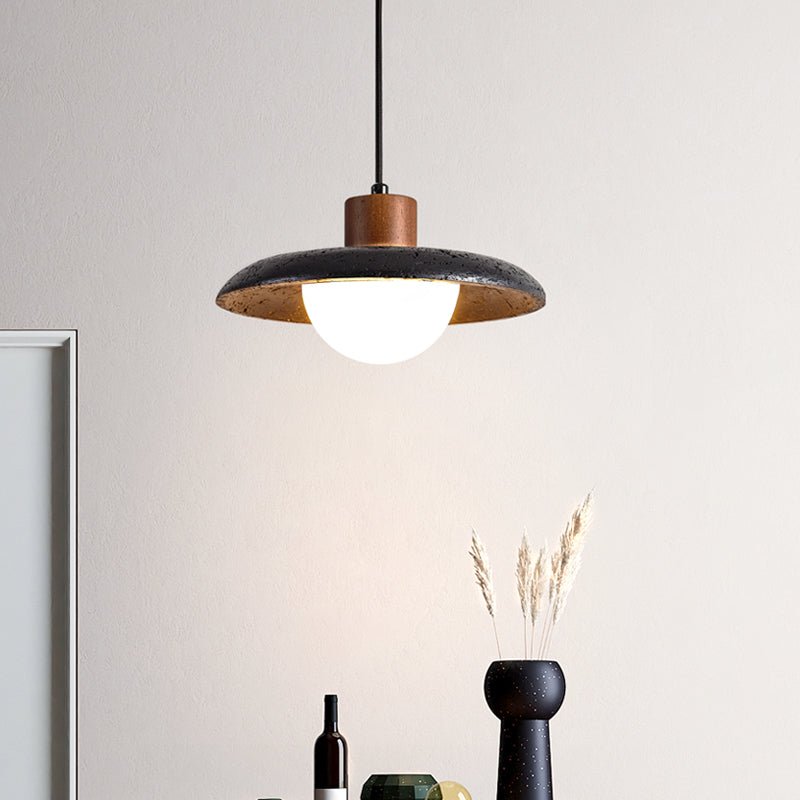 Suspension moderne Ewing en pierre Noir travertin et noyer