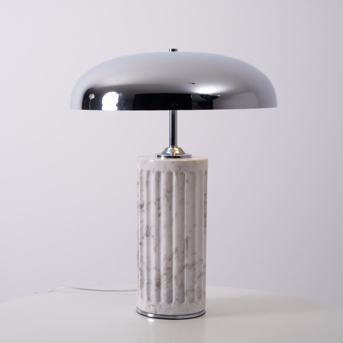 Lampe à poser moderne Wyatt en Marbre Blanc et chrome