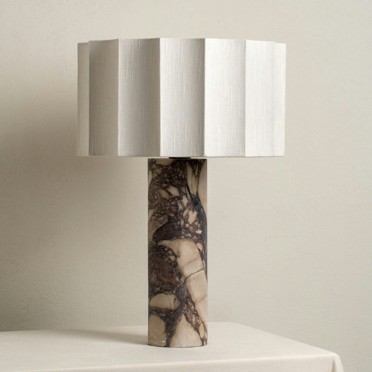 Lampe à poser moderne Asgrim en Marbre Bulgari violet et blanc