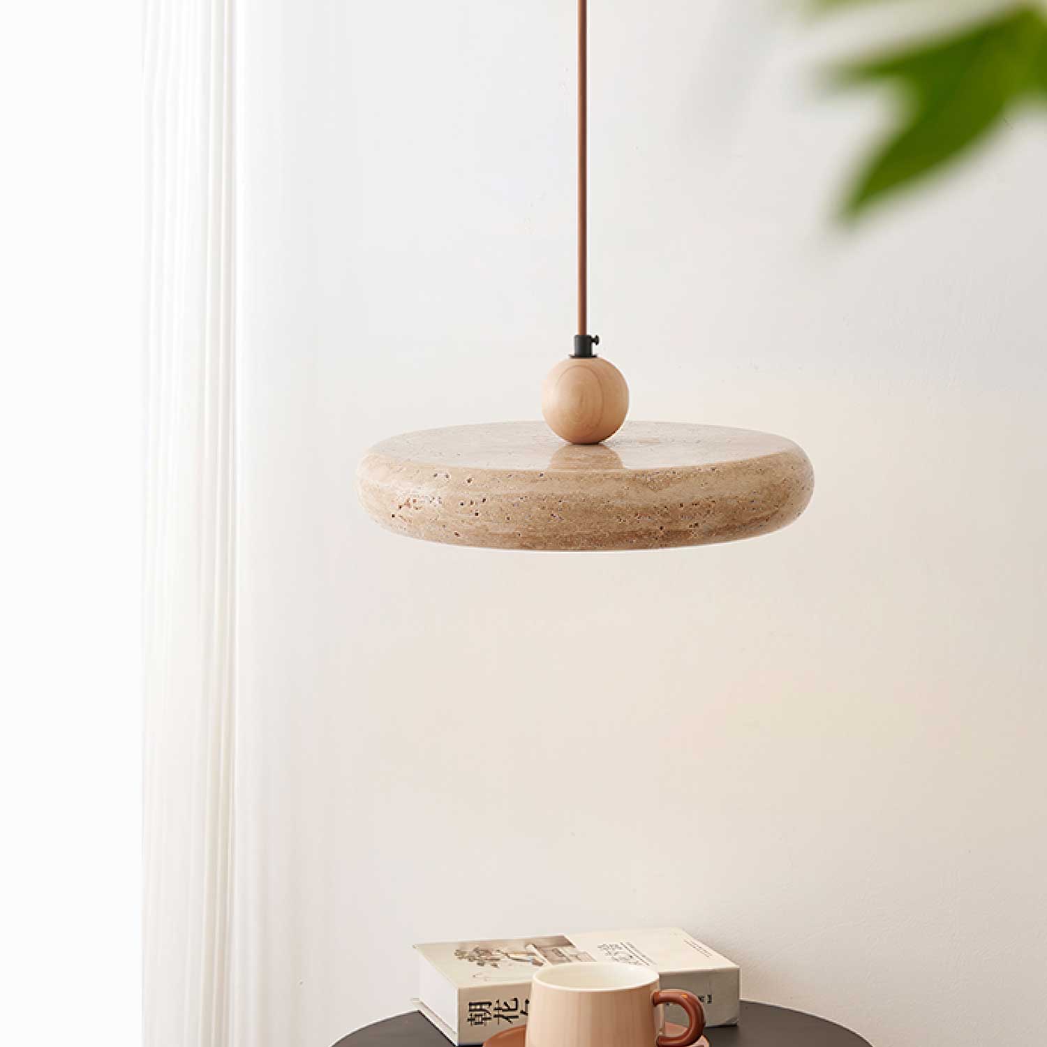 Suspension moderne Esaias en Travertin jaune