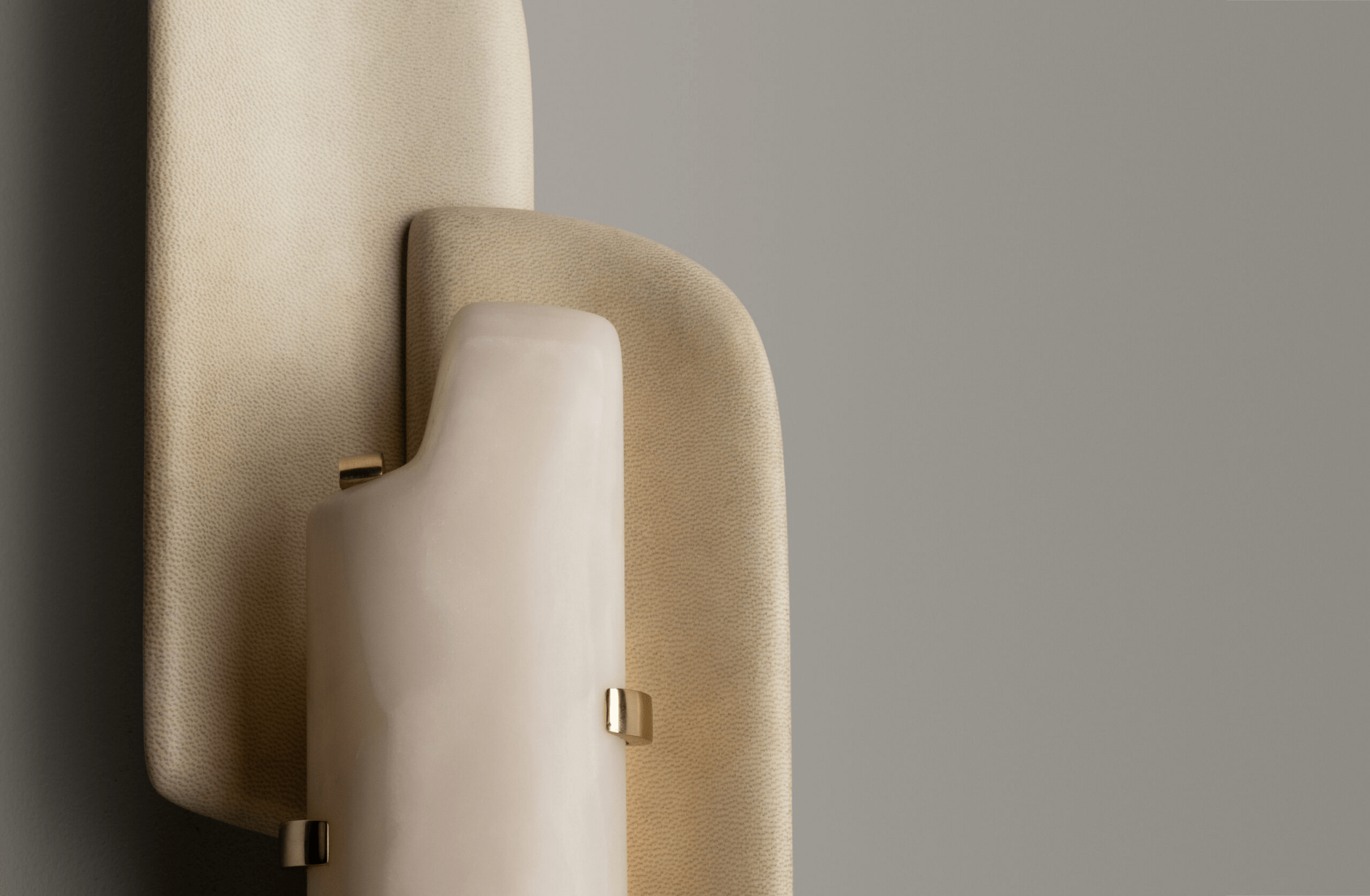 Applique murale moderne Theon en Blanc albâtre et beige