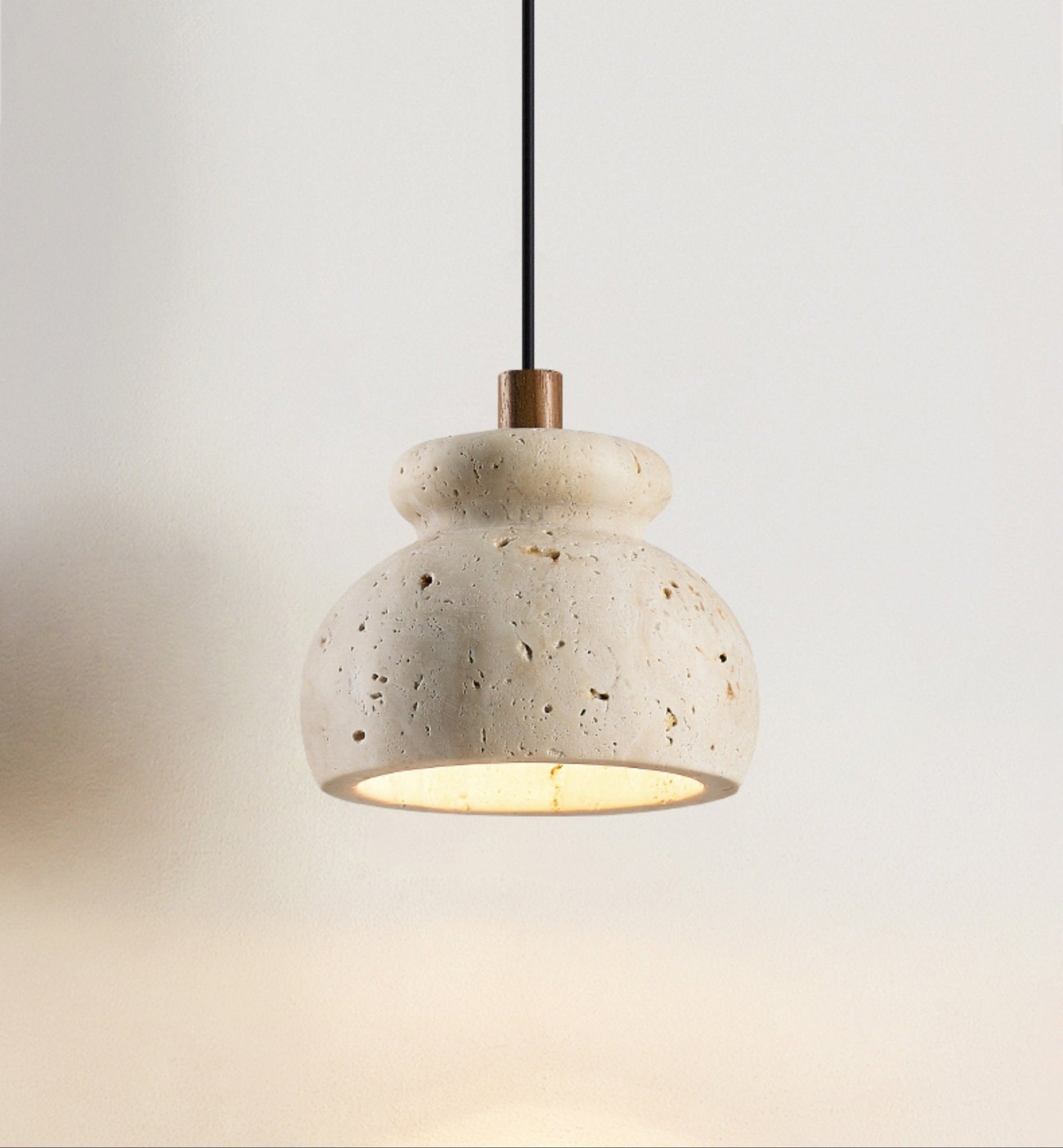 Suspension moderne Moorland en Travertin jaune