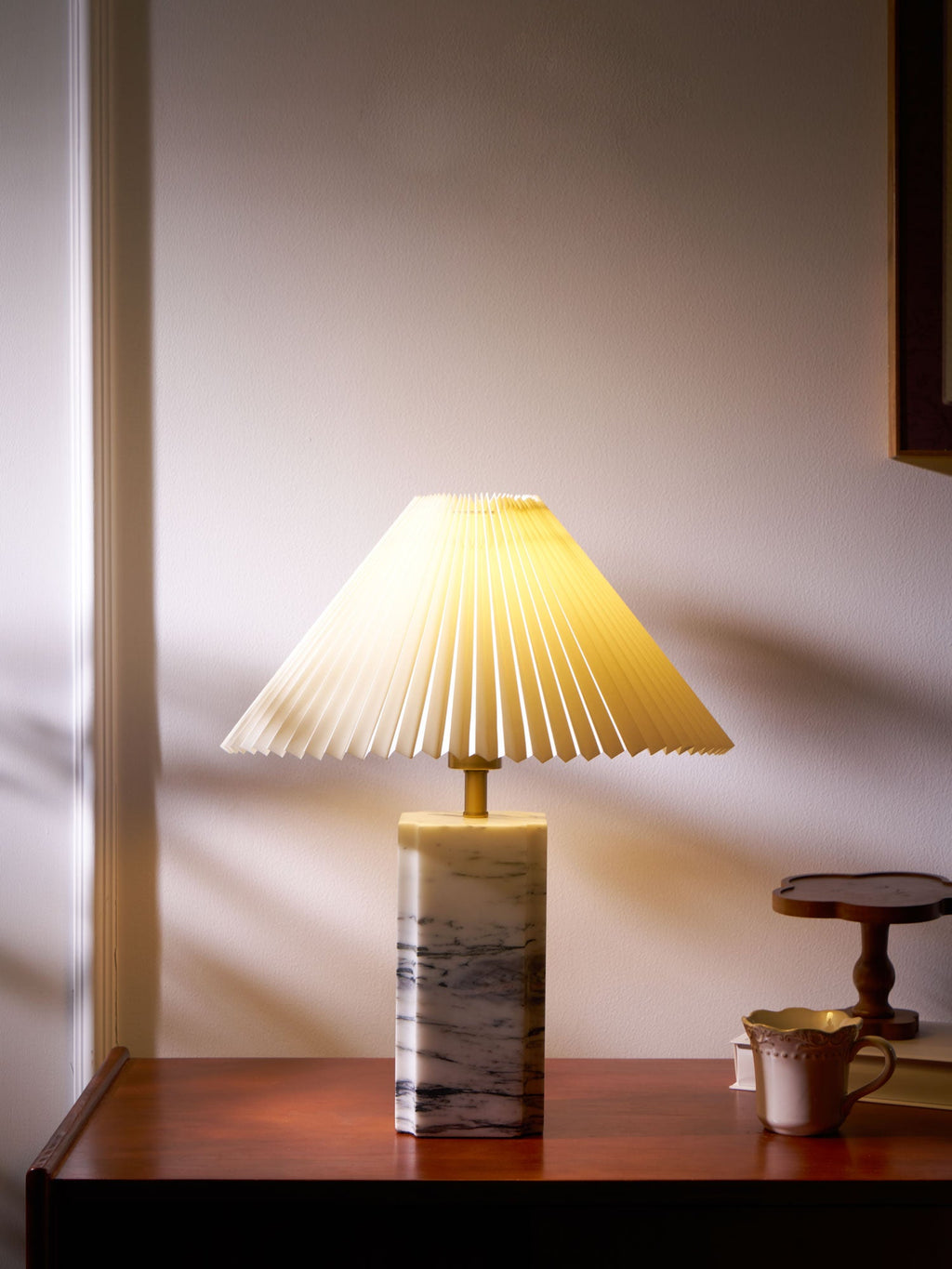 Lampe à poser moderne Devan en Blanc abat-jour et blanc marbre