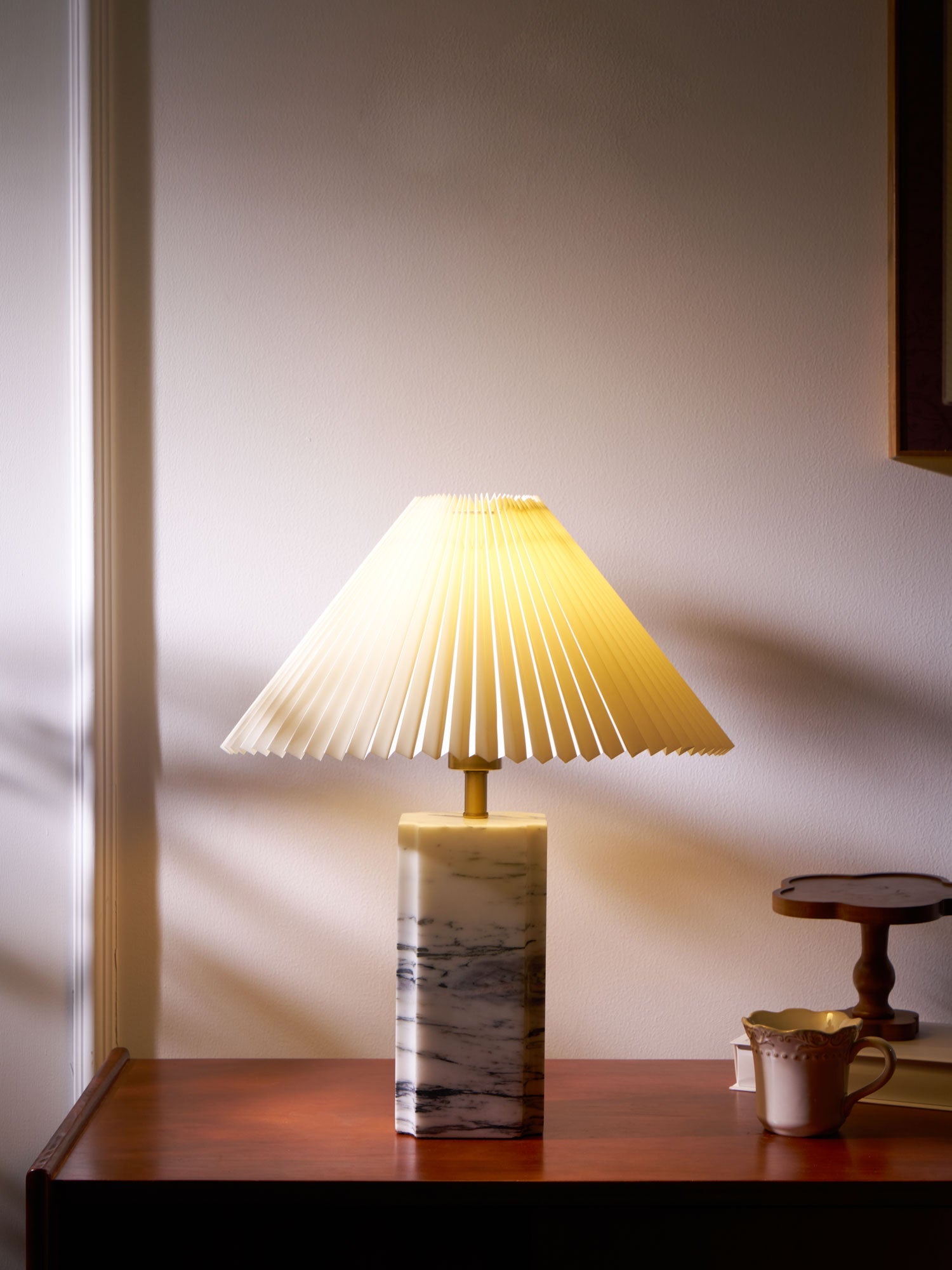 Lampe à poser moderne Devan en Blanc abat-jour et blanc marbre