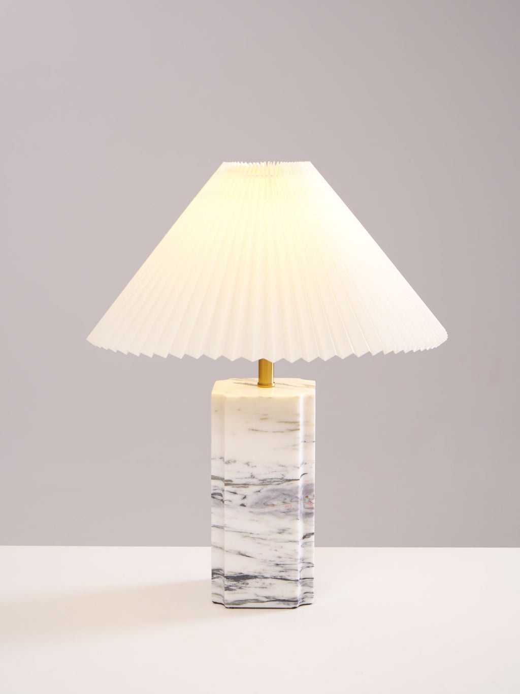 Lampe à poser moderne Devan en Blanc abat-jour et blanc marbre