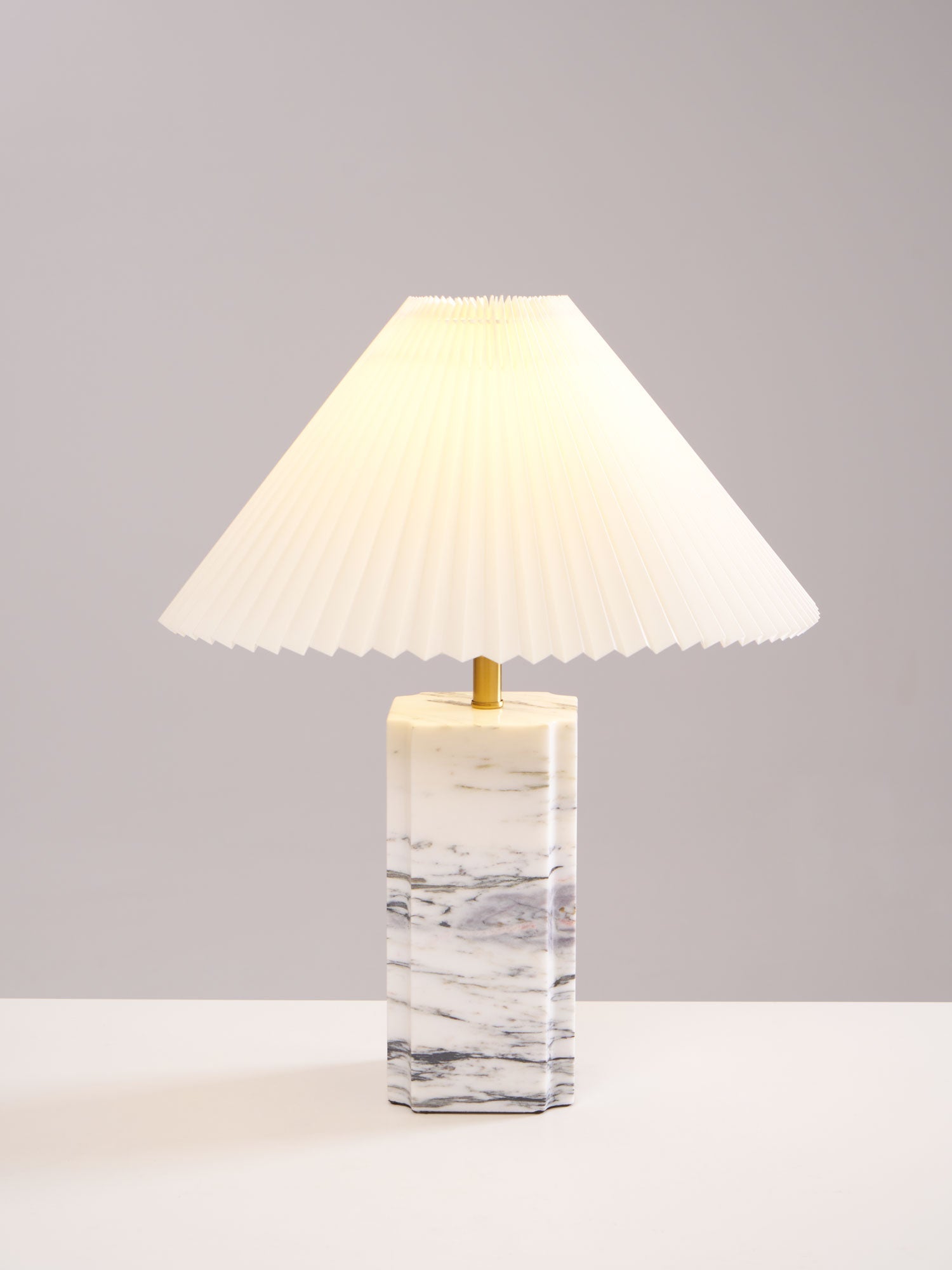 Lampe à poser moderne Devan en Blanc abat-jour et blanc marbre