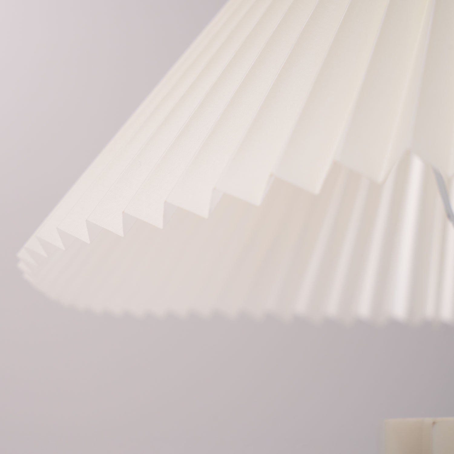Lampe à poser moderne Devan en Blanc abat-jour et blanc marbre