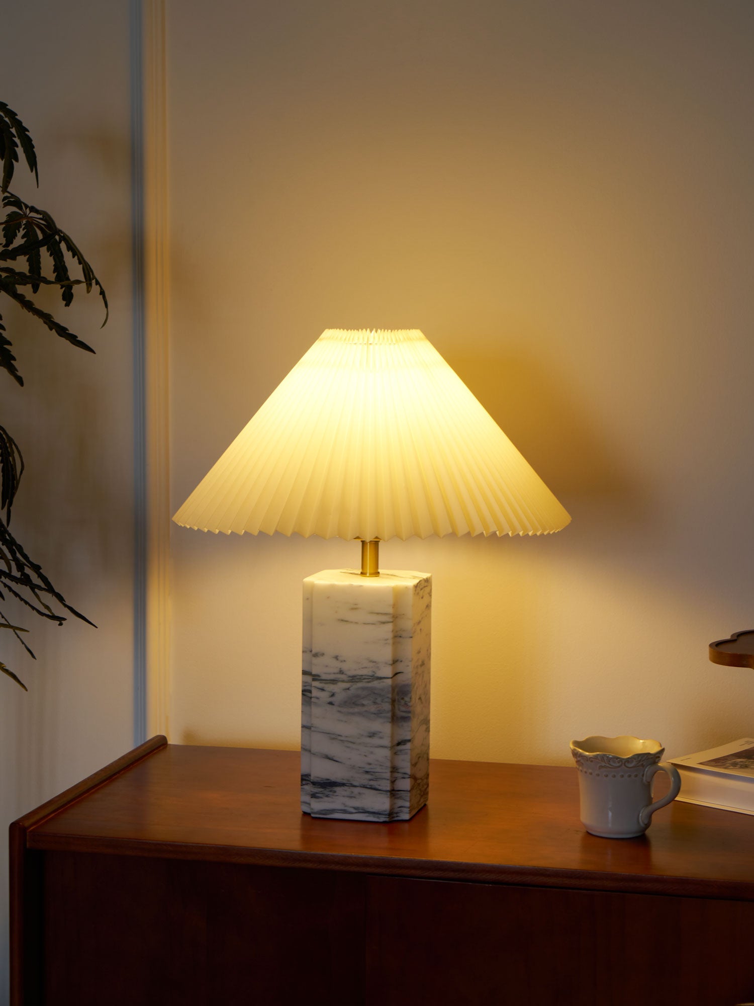 Lampe à poser moderne Devan en Blanc abat-jour et blanc marbre