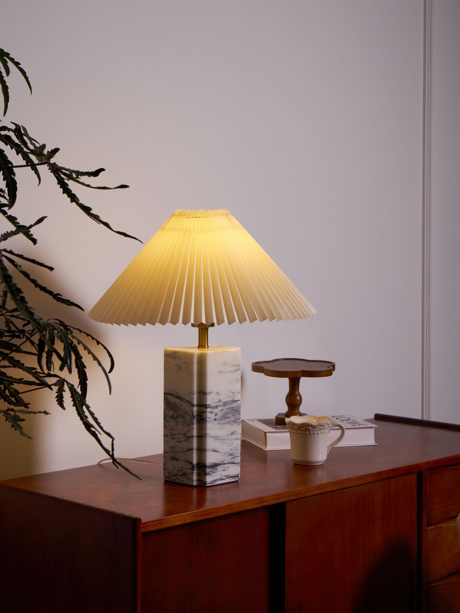 Lampe à poser moderne Devan en Blanc abat-jour et blanc marbre