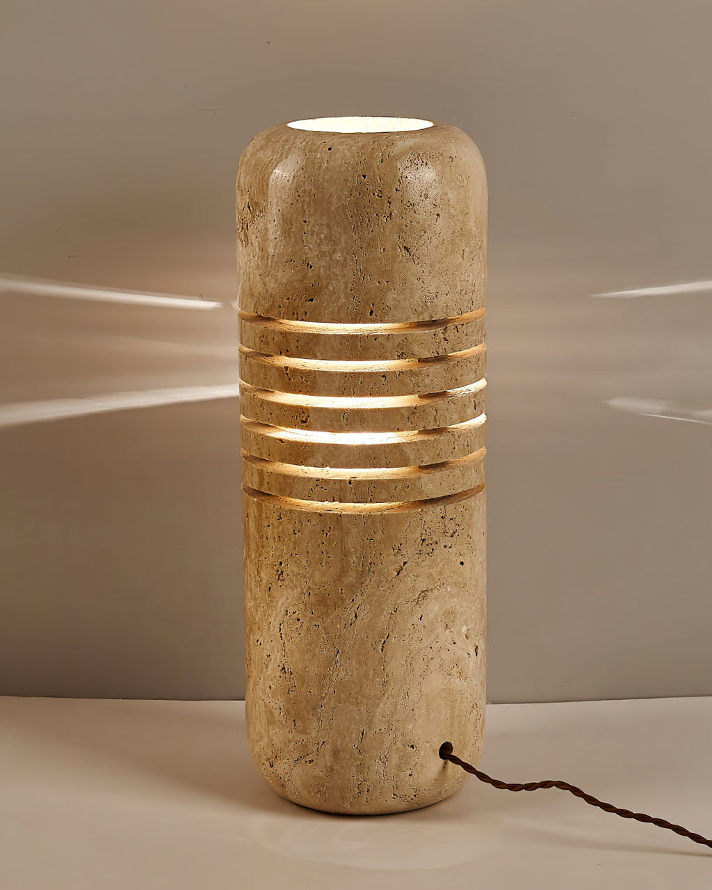 Lampadaire moderne Garth en pierre Travertin jaune