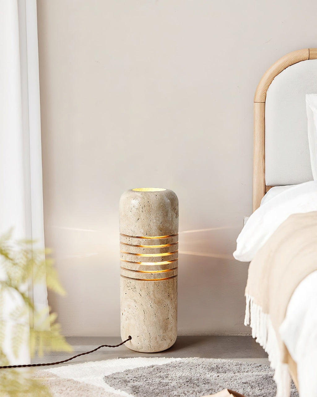 Lampadaire moderne Garth en pierre Travertin jaune
