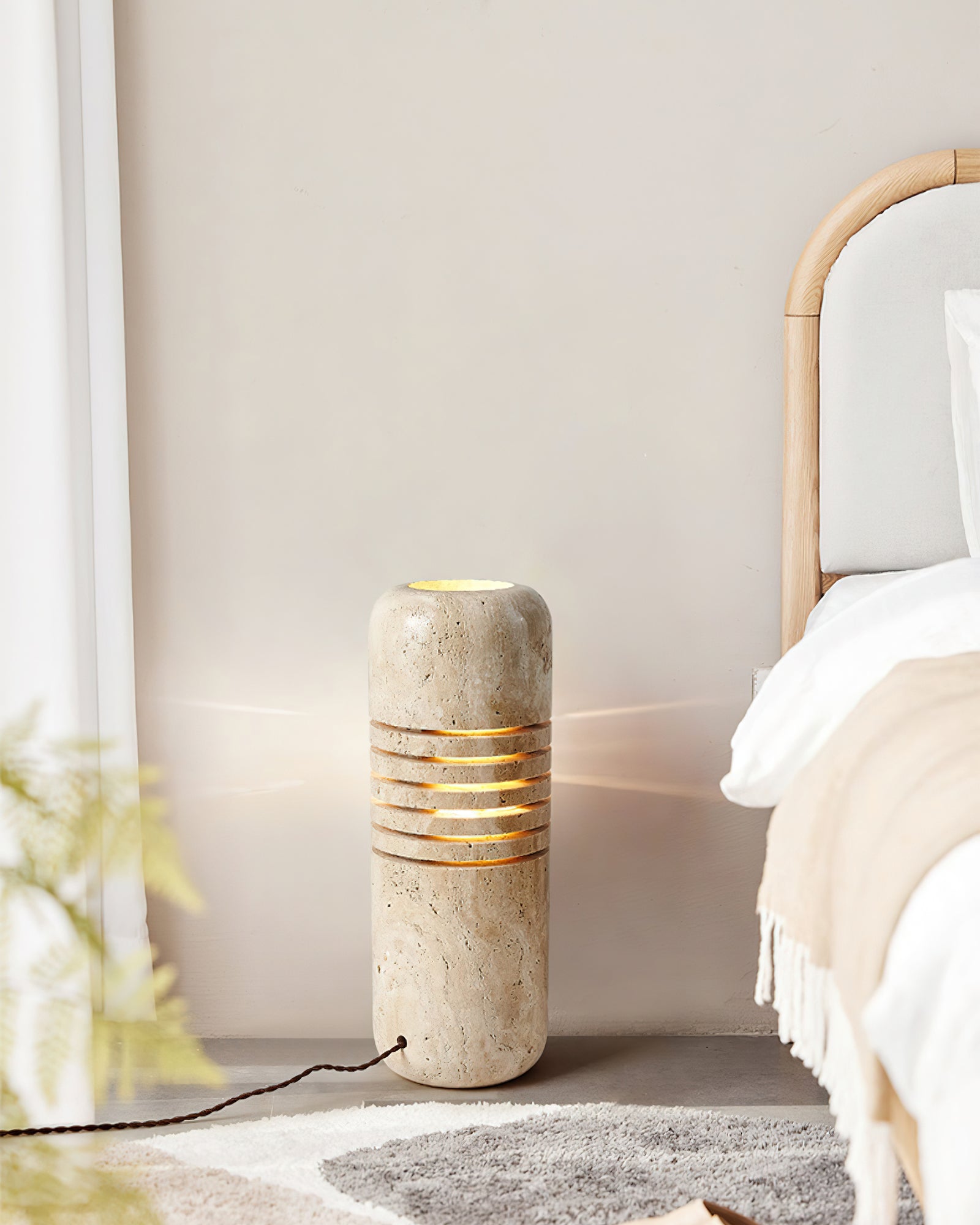 Lampadaire moderne Garth en pierre Travertin jaune