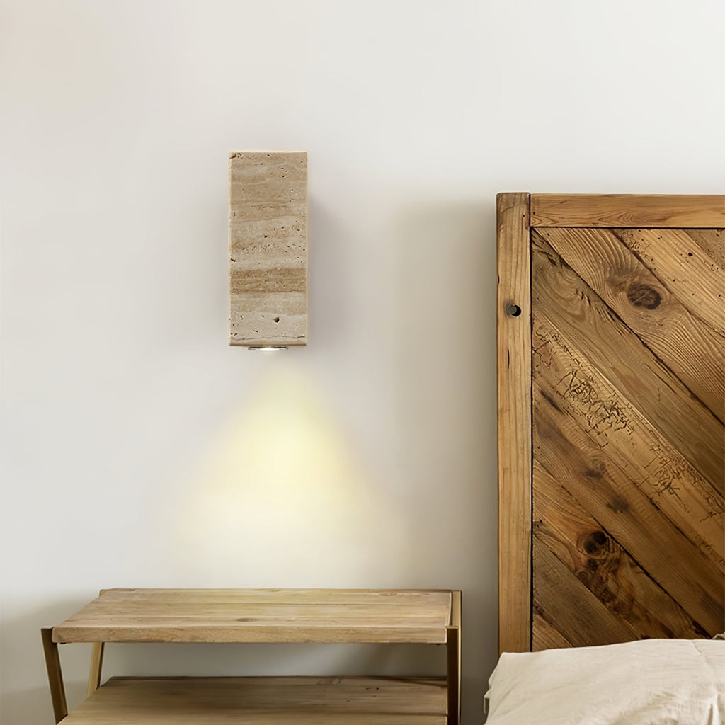 Applique murale moderne Gylfi en Noyer et travertin jaune