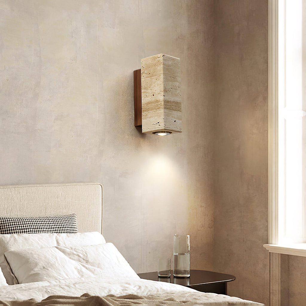 Applique murale moderne Gylfi en Noyer et travertin jaune