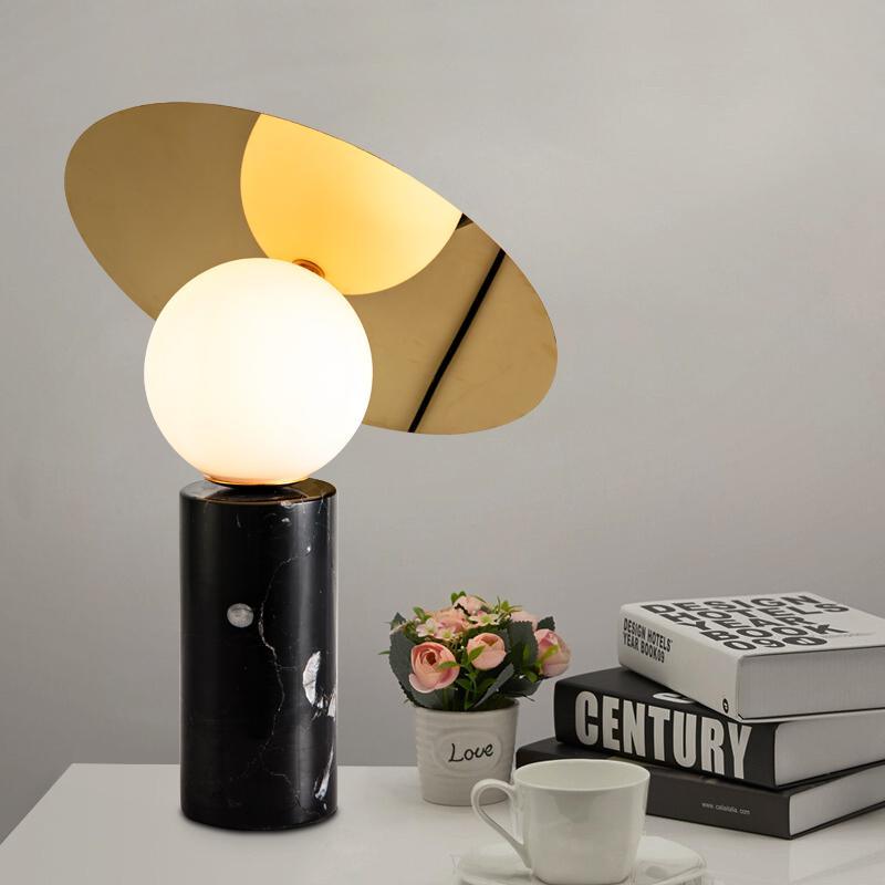 Lampe à poser moderne Demond en Or et blanc marbre
