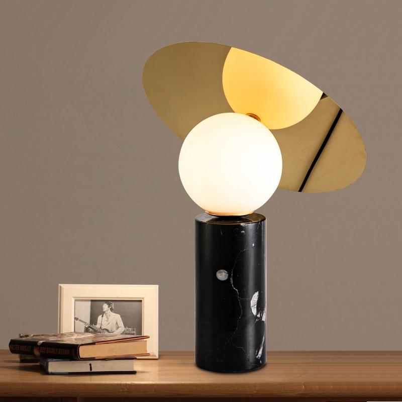 Lampe à poser moderne Demond en Or et blanc marbre
