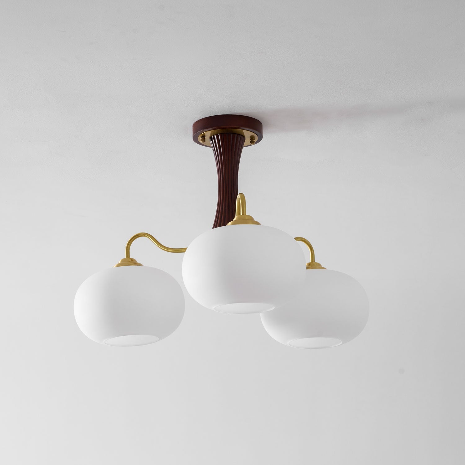 Lustre moderne West en Laiton et bois et blanc