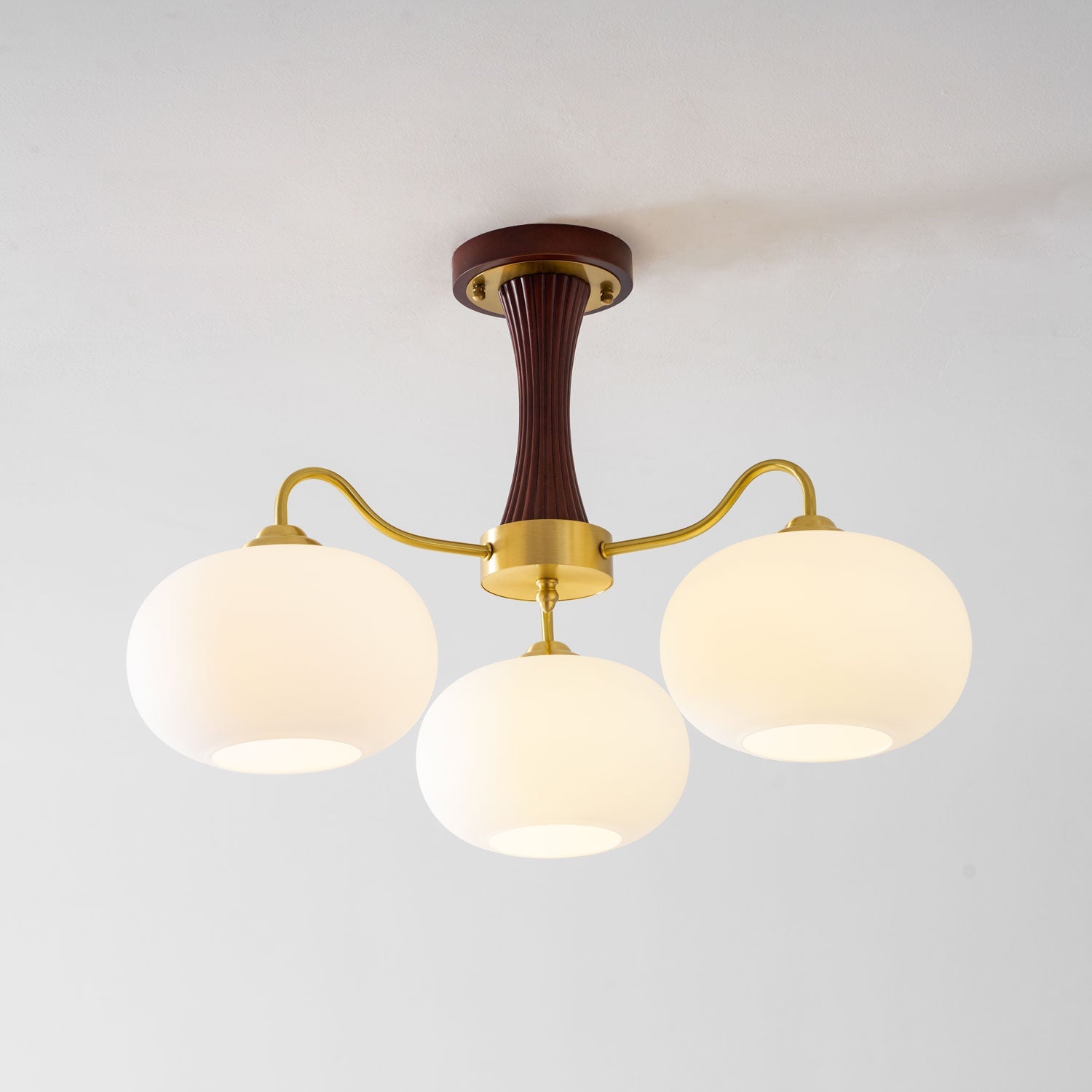 Lustre moderne West en Laiton et bois et blanc