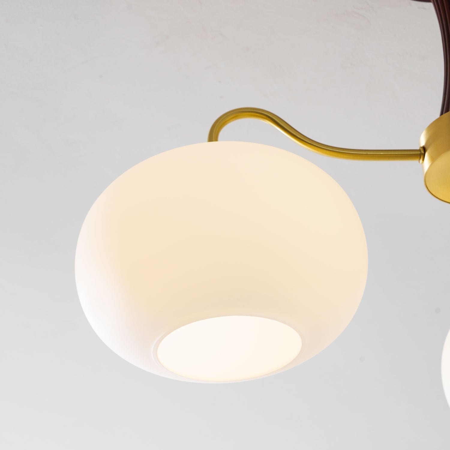 Lustre moderne West en Laiton et bois et blanc