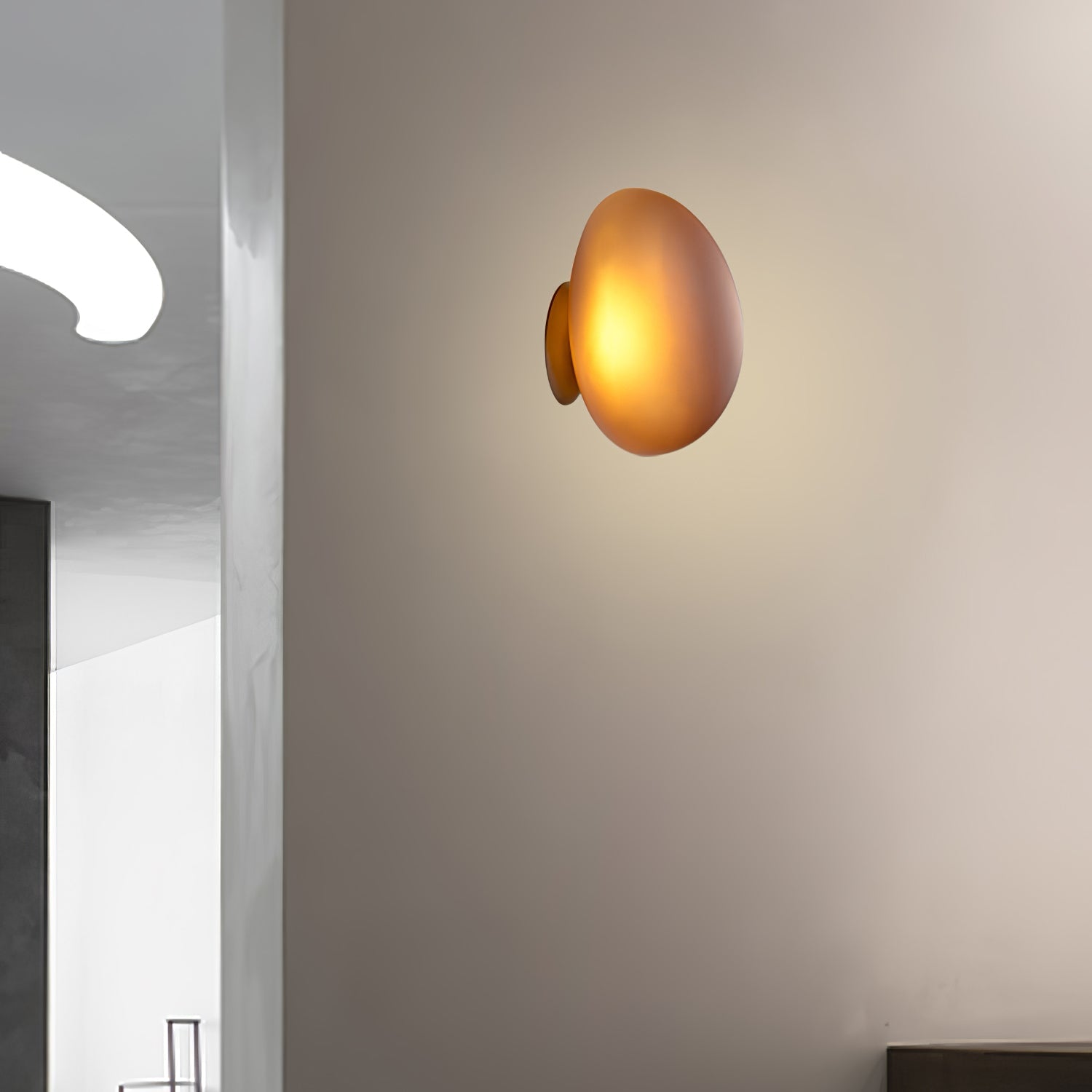 Applique murale moderne Heath en verre Smoky gris et doré