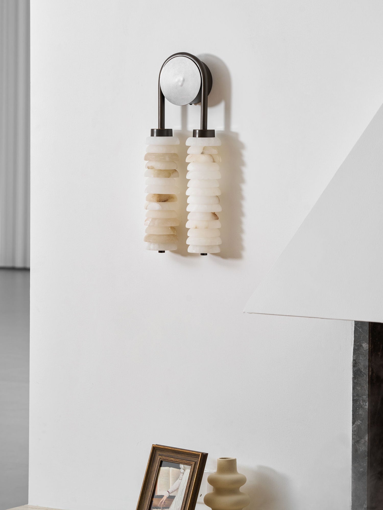 Applique murale moderne James en Albâtre Bronze et blanc