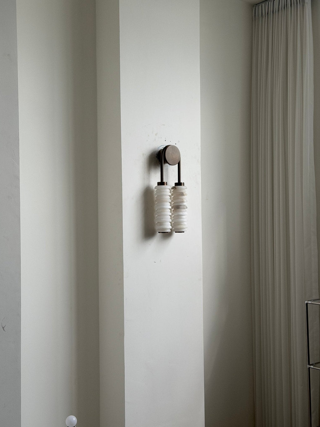 Applique murale moderne James en Albâtre Bronze et blanc