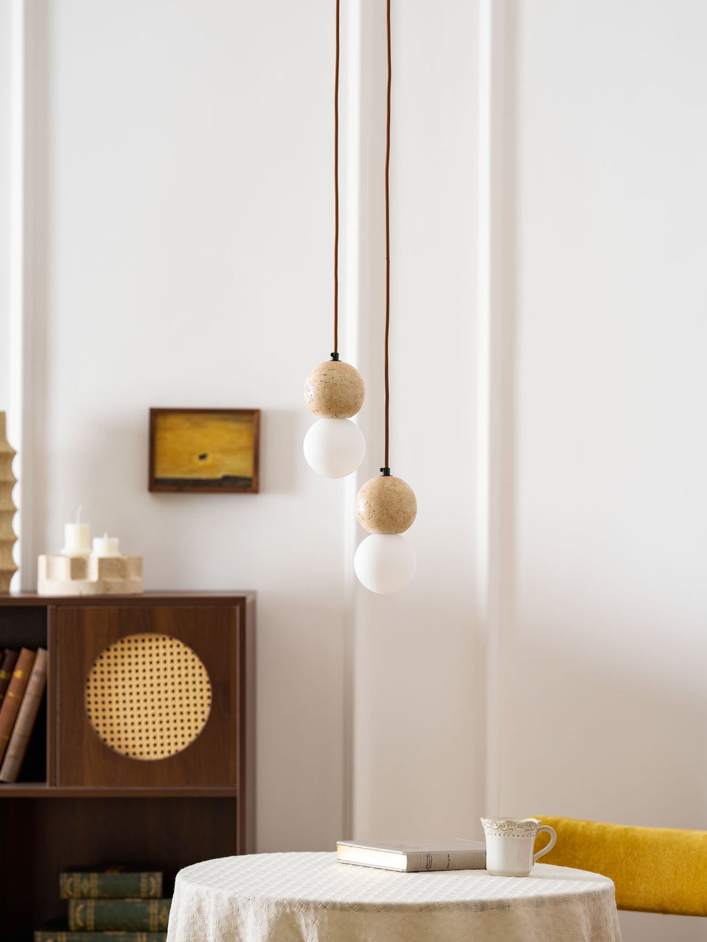 Suspension moderne Fridtjof en Travertin jaune et blanc