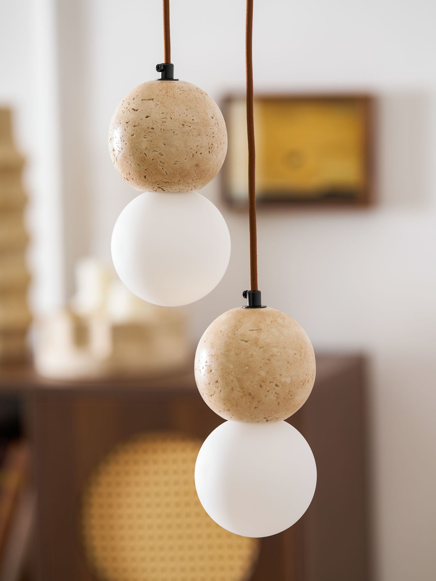 Suspension moderne Fridtjof en Travertin jaune et blanc