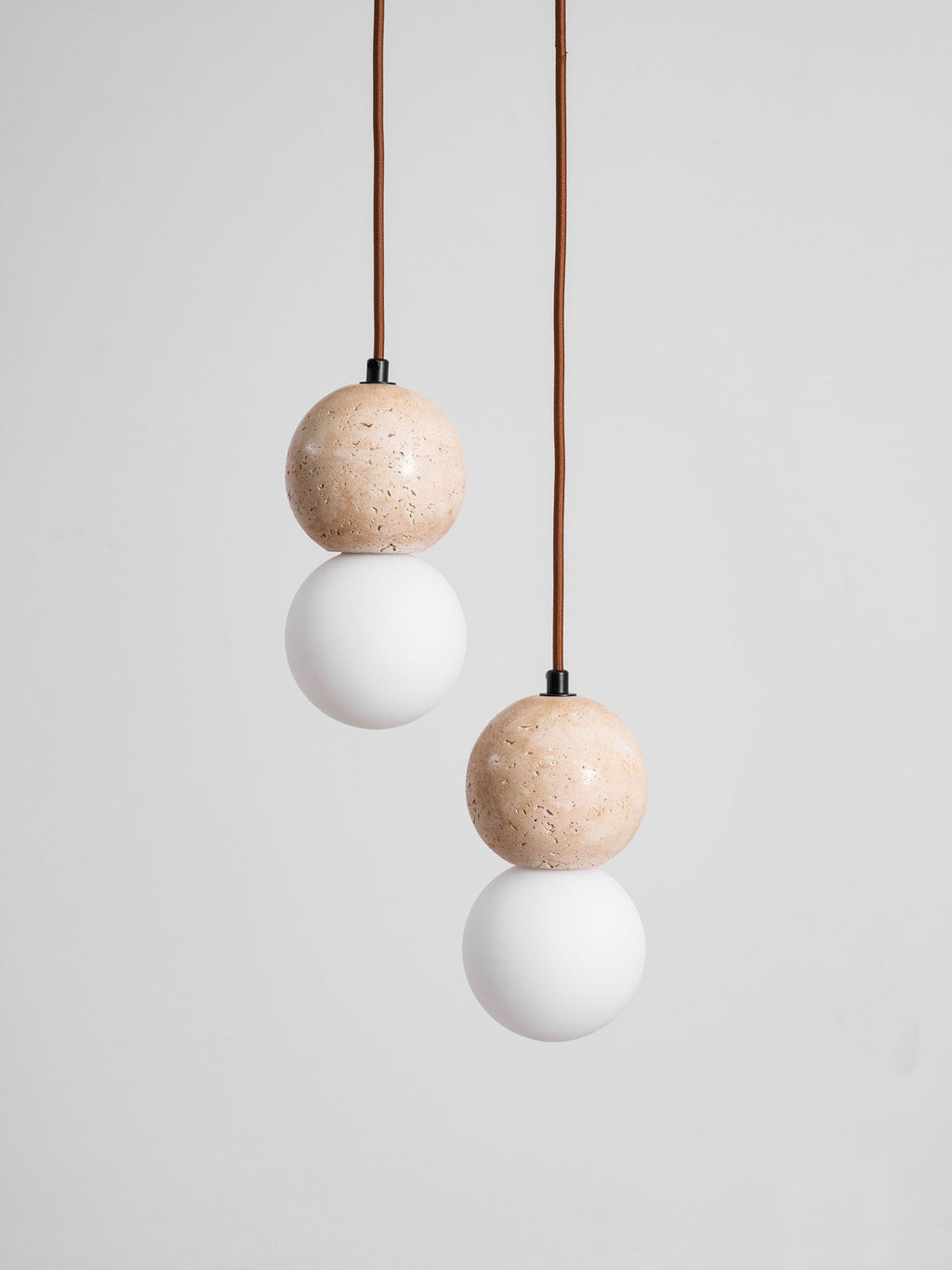 Suspension moderne Fridtjof en Travertin jaune et blanc