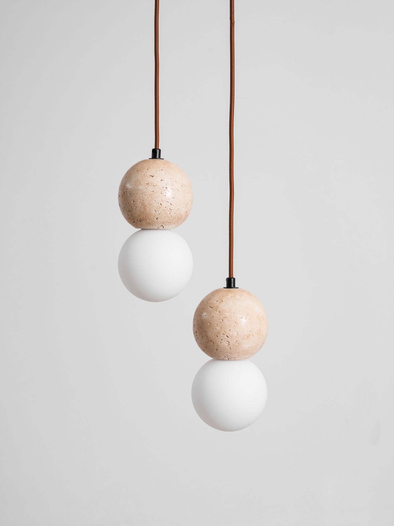 Suspension moderne Fridtjof en Travertin jaune et blanc