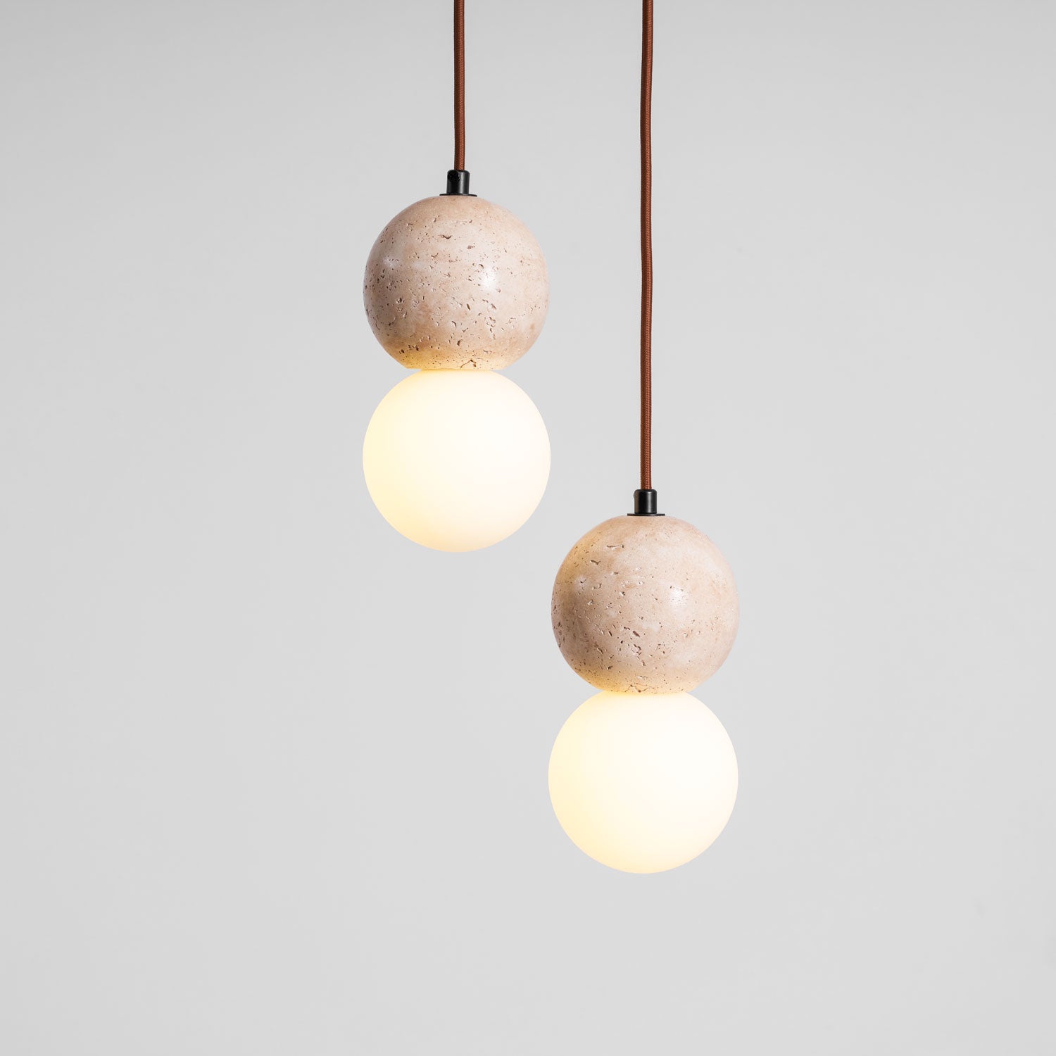 Suspension moderne Fridtjof en Travertin jaune et blanc