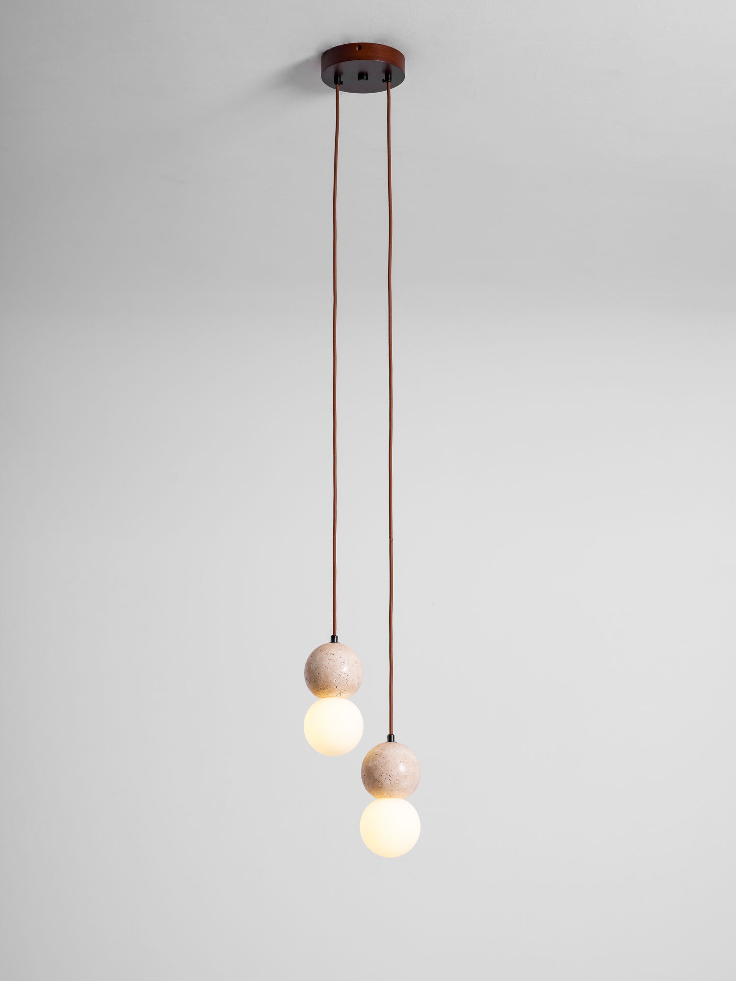 Suspension moderne Fridtjof en Travertin jaune et blanc