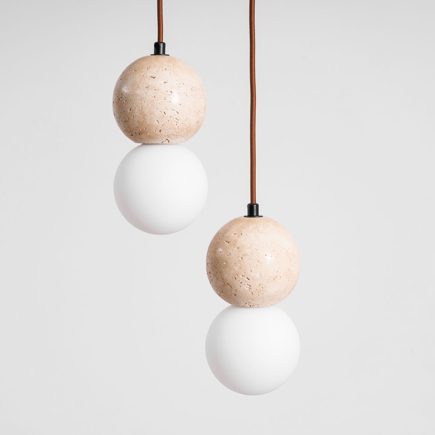 Suspension moderne Fridtjof en Travertin jaune et blanc
